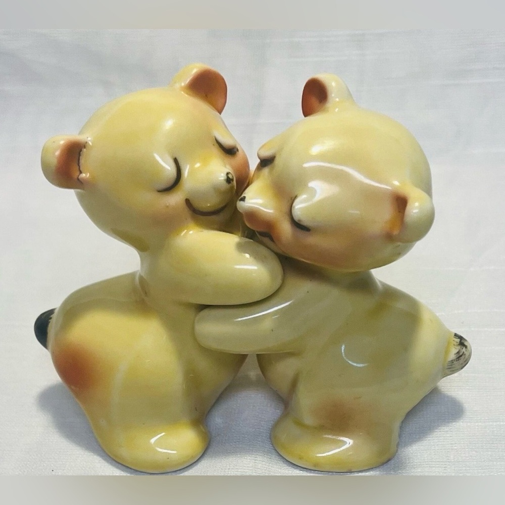Vintage 1950’s Van Tellingen Hugging Yellow Bears Salt & Pepper Set